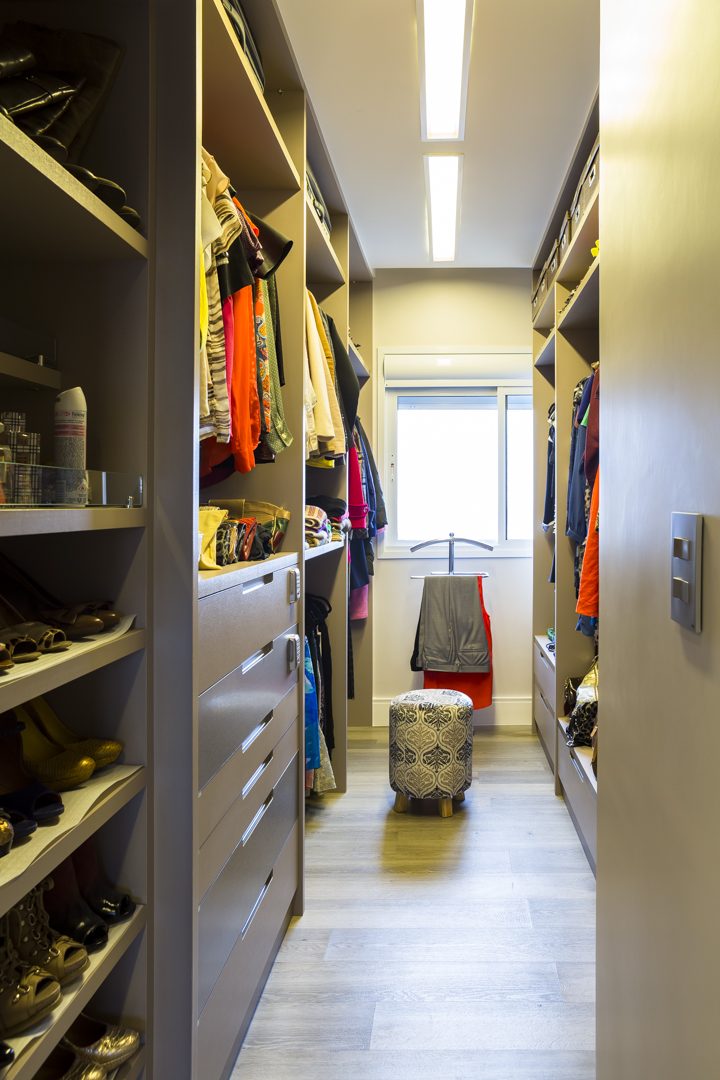 Closet com sapateira e gaveteiro sob medida